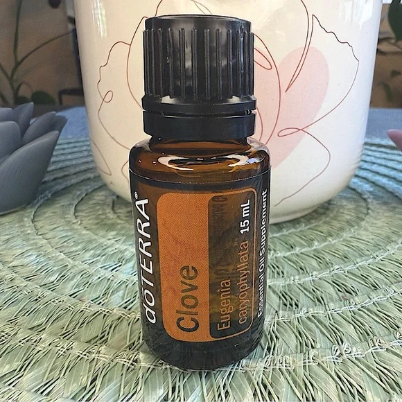 Clove Essential Oil — doTERRA, 15ml - Picture 4 of 16